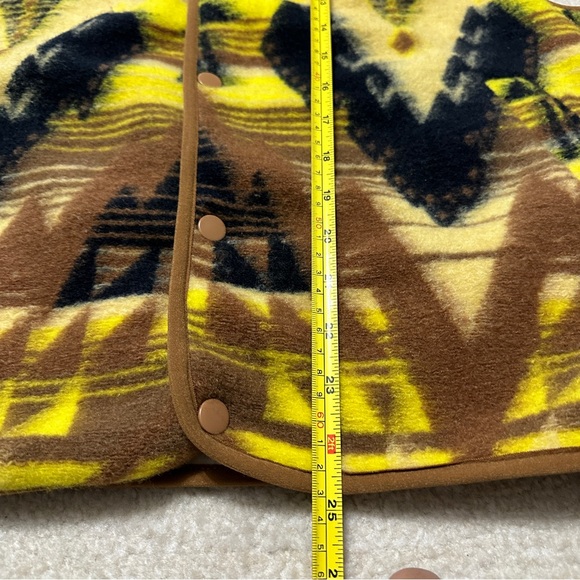 BDG Urban Outfitters Men's Medium Navajo Sweater Vest Aztec Print Yellow NWT - Picture 5 of 7